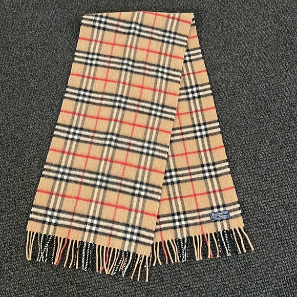 Burberry of London scarf - Picture 4 of 7